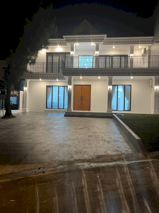 DI JUAL RUMAH KOLAM RENANG SENTUL CITY