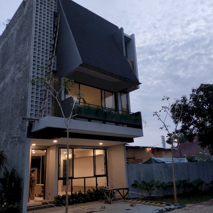 Pandhapa Paso, New Town House in Cilandak KKO Area