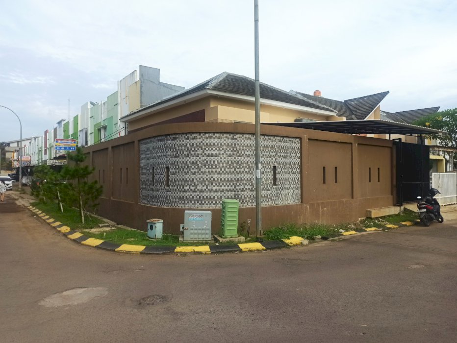 Rumah di Serpong park posisi hoek dekat pintu tol jelupang