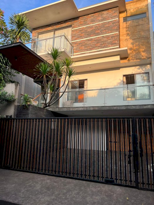 DI JUAL RUMAH MEWAH LOKASI PESANGGRAHAN JAKARTA SELATAN