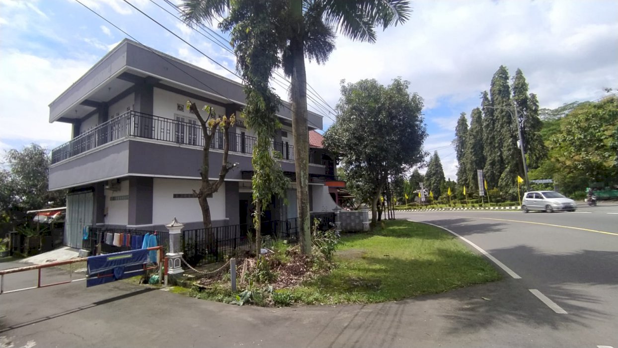 Ruko 2 lantai pinggir jalan raya