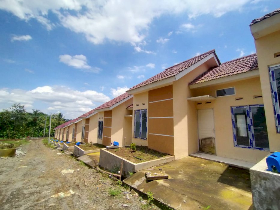 Rumah minimalis di dekat pintu masuk exit toll