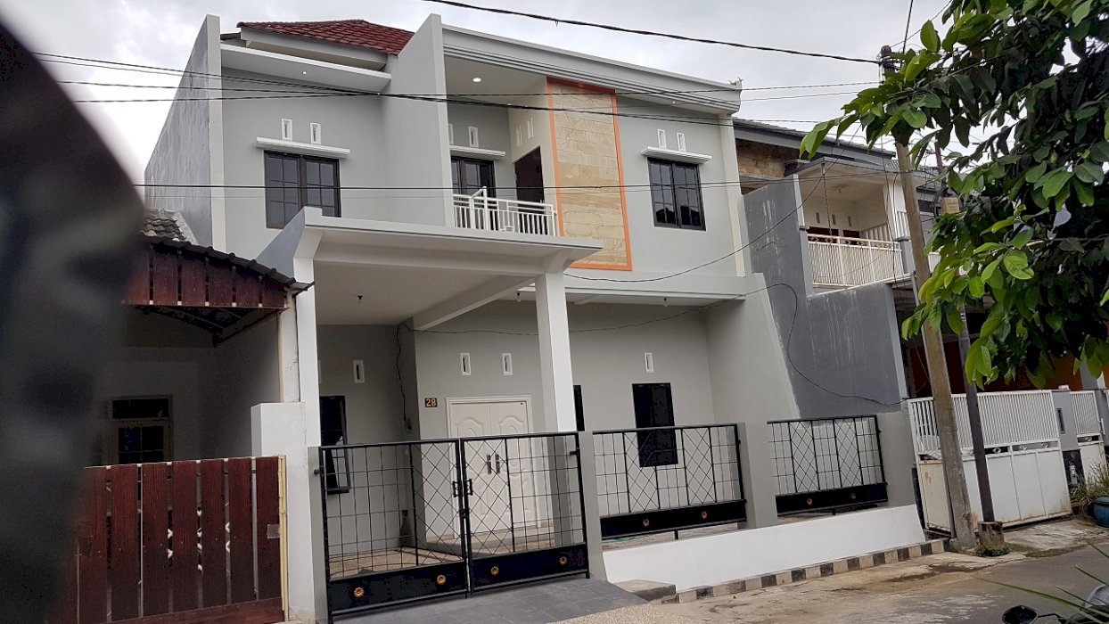 Jual Rumah 2 Lantai  Di Sulfat Agung Malang Plus Mobil (Innova Diesel)