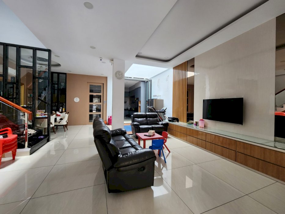 gallery cover