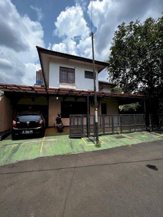 Rumah Lama Hitung Tanah Jalan Lebar di Pejaten Barat, Jakarta Selatan