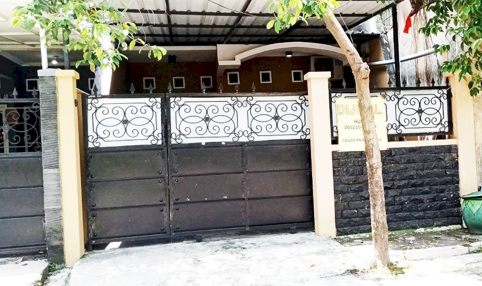 Rumah plus perabot jl semampir  barat MERR SemolowaruÂ Surabaya