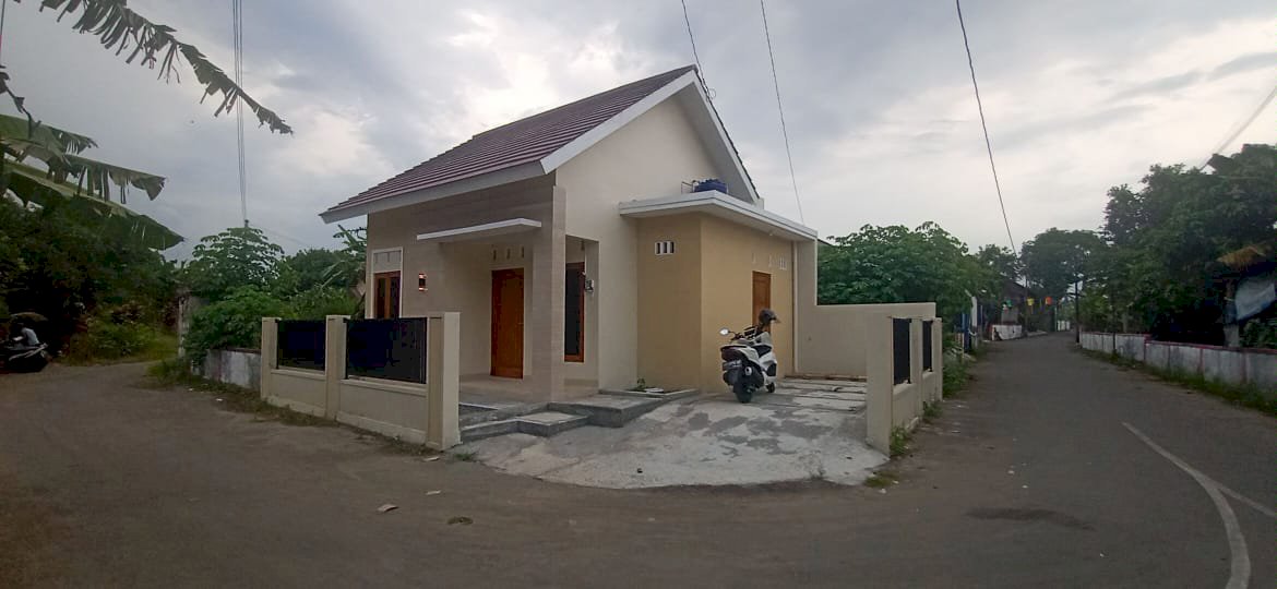 Jual rumah baru di selatan grandtlogoadi jl kebon agung