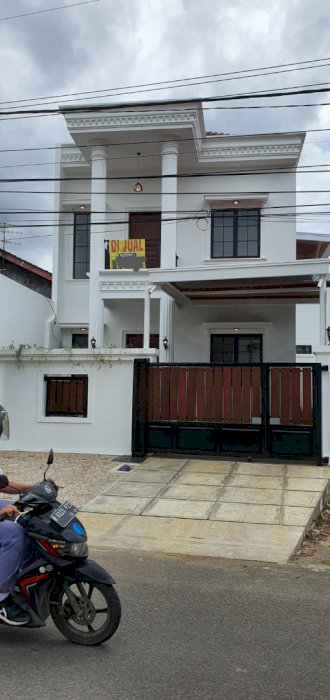 Di jual rumah baru kolam renang sentul