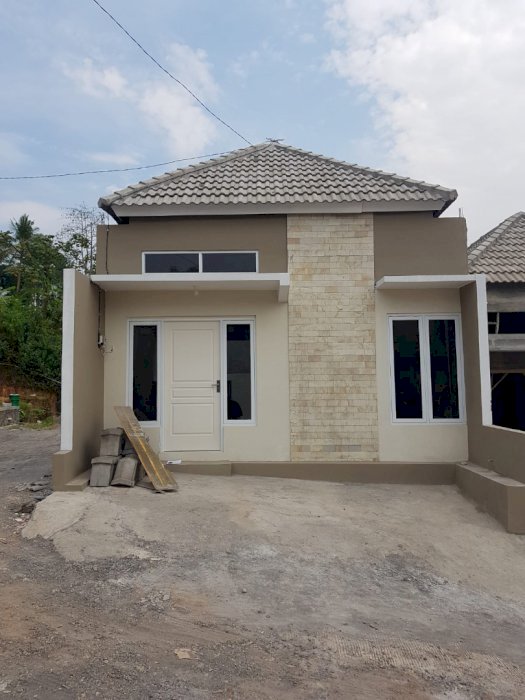 Rumah ready siap huni ,hanya 500 mter drinjln semarang-solo