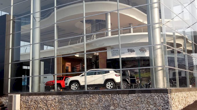 Gedung Showroom Megah Area Premium Jl Boulevard Raya Bintaro Jaya