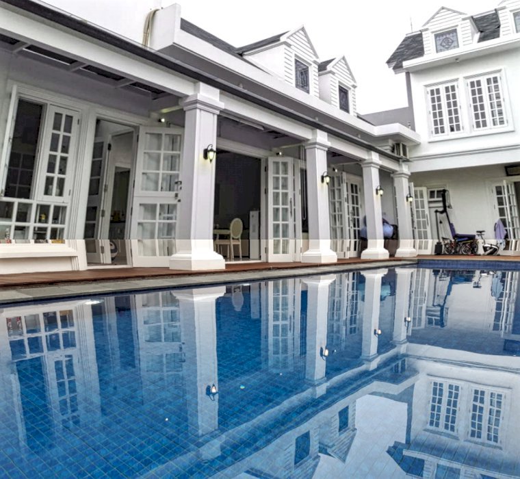 Rumah Super Mewah milik Sultan di komplek Permata Timur,  Pondok Gede