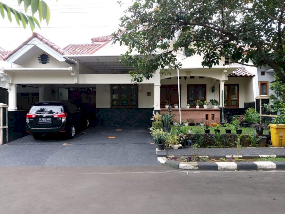Rumah Bagus Area Elit Komplek Pesona Khayangan, Depok, Jabar