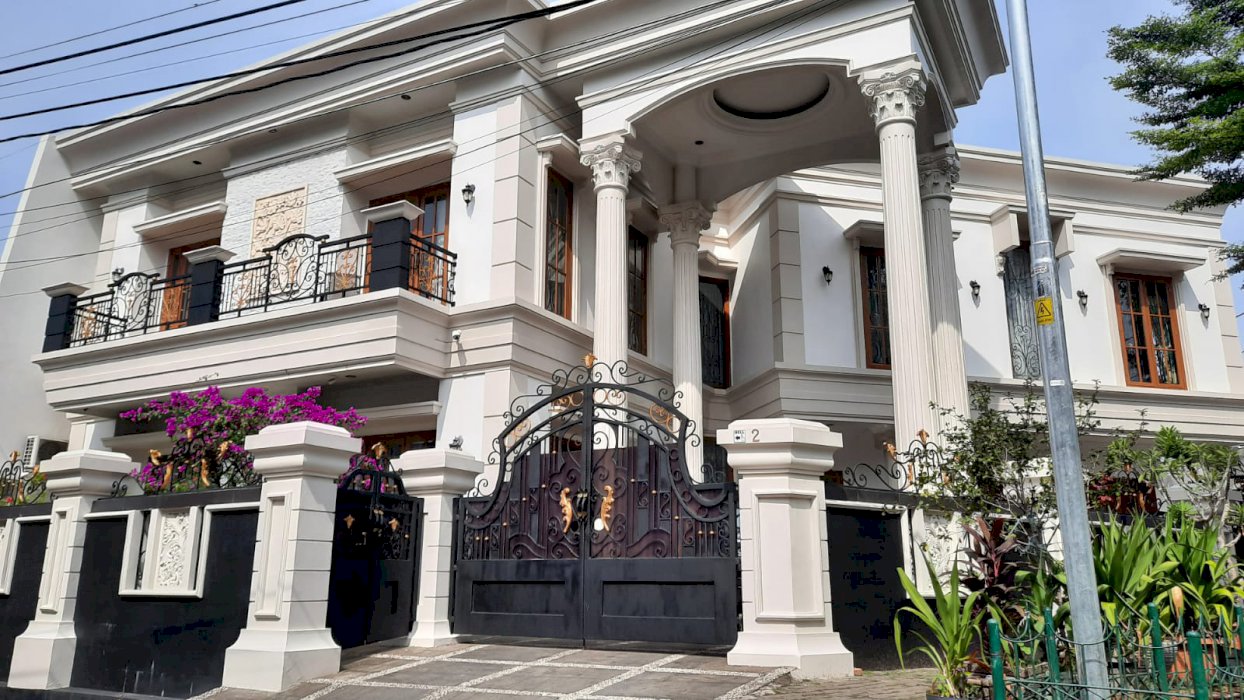 Rumah Mewah Klasik Modern Rawamangun, Jakarta Timur