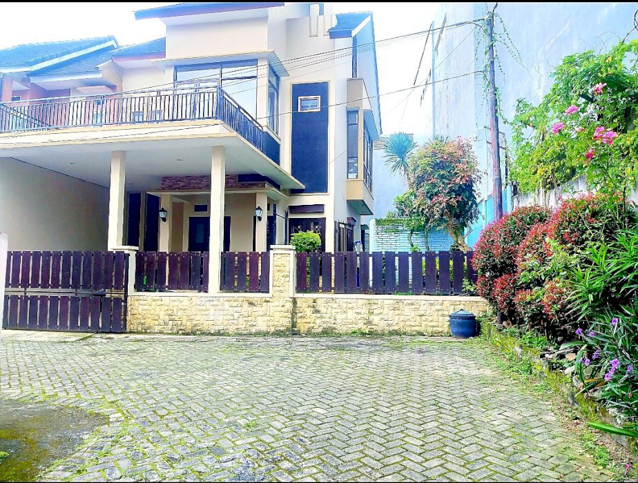 Dijual vila view pegunungan