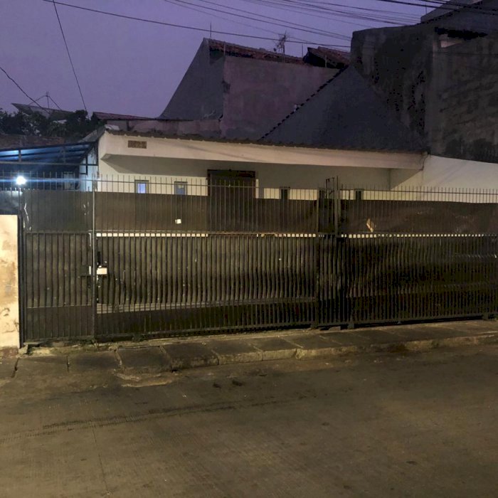 Rumah Lama Hitung Tanah MURAH Area Jl. Kramat, Jakarta Pusat