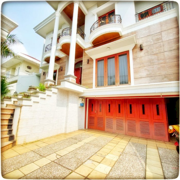 Disewakan Rumah Baru Renov Kamar 4+1Study Dekat Mall Pondok Indah