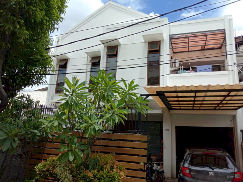 RumÃ h 2 lantai lebar 10m dekat  jalur lrt dn xfasum2