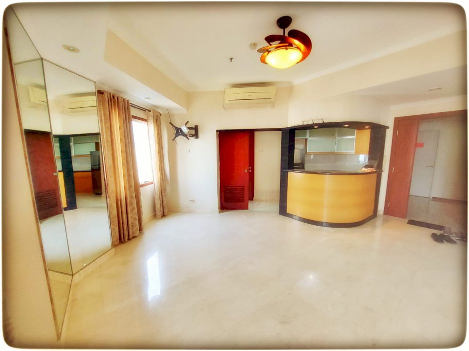 Royal Mediterania Garden dijual unit private lift semi furnish