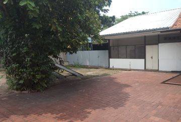 Bangunan Komersial Hitung Tanah Prime Area Jl. Ks Tubun, Slipi