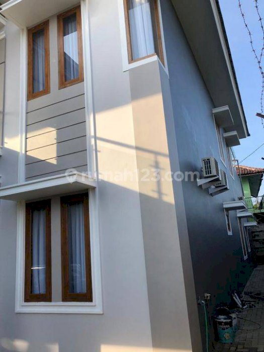 Rumah Bagus 2 Lt FULL FURNISHED di Komplek Grand Cibubur