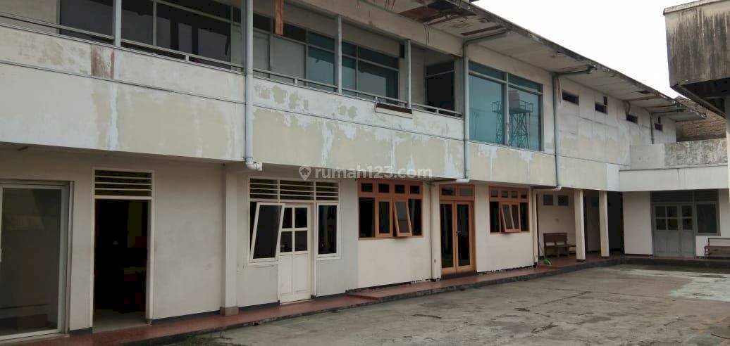 Gedung Tua Ex. Kantor Zona Komersial di Jl. Kramat Raya, Jakarta Pusat