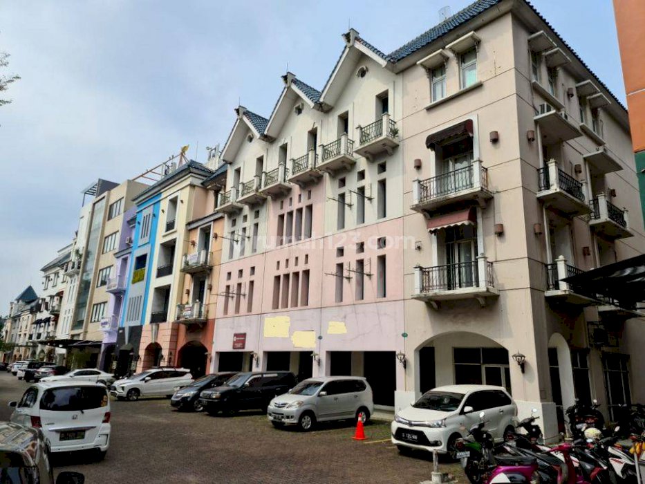 Gedung Ruko Lokasi Istimewa, Plaza Pondok Indah, Jakarta Selatan