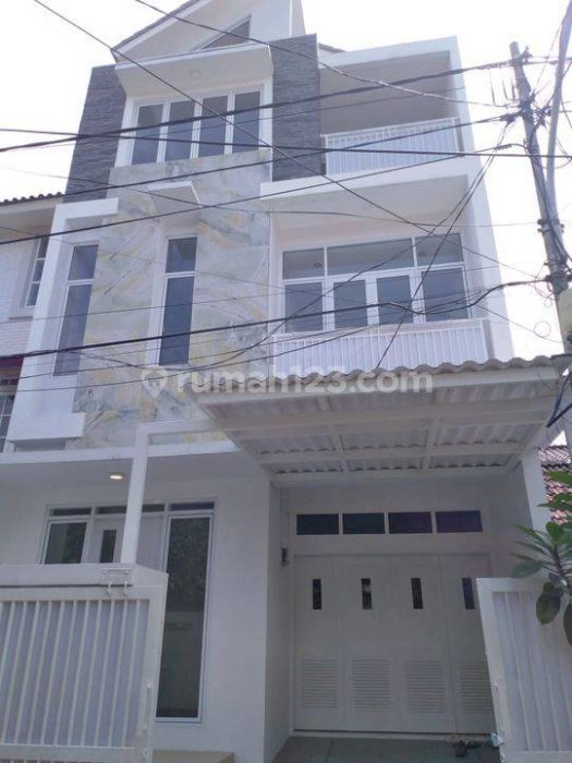 Rumah Cantik 3 Lt @Brand New Akses Jalan 2 Mobil TERMURAH di Tebet