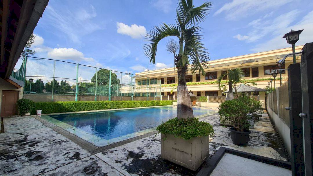 Bangunan Komersial M U R A H Bawah N J O P In Kemang, Jakarta