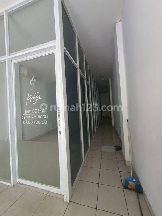 Ruko sekat kaca 3lantai