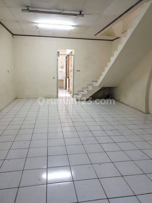 Disewa Rumah: Rumah 2lantai cosmos