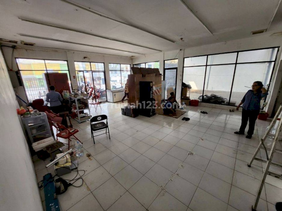 Rumah usaha jalan utama pluit