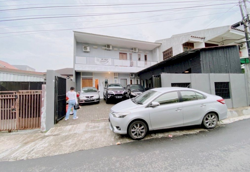 DIJUAL RUANG USAHA LOKASI STRATEGIS, JOGLO JAKARTA SELATAN