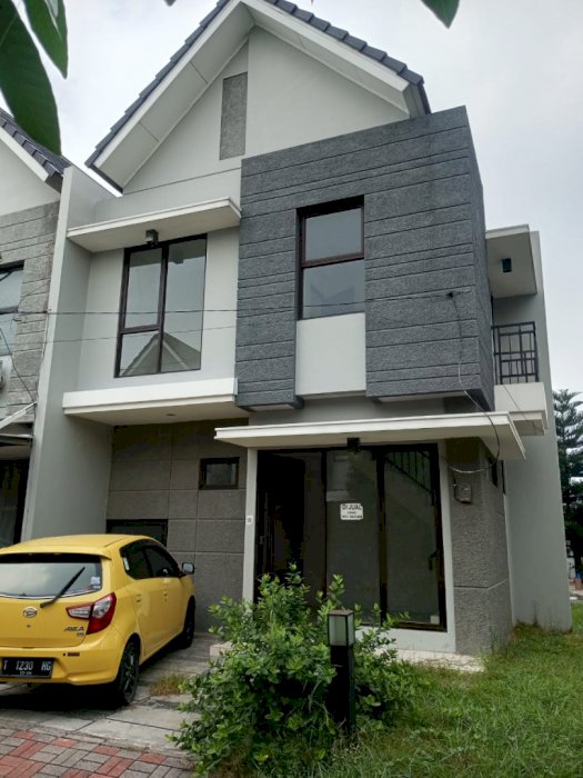 DI JUAL RUMAH 2 LANTAI DI PERUMAHAN GALUH MAS KARAWANG