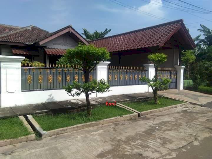 DI JUAL RUMAH LOKASI STRATEGIS DI KOMPLEK JAKA SAMPURNA  BEKASI BARAT