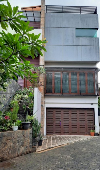 DI SEWAKAN RUMAH MEWAH STRATEGIS DI JATI PADANG PEJATEN