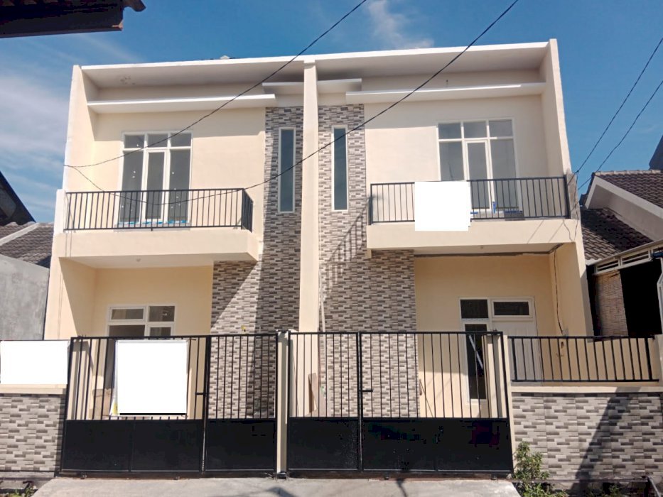 Di Rumah 2 Lantai Siap Huni Di Rungkut Surabaya