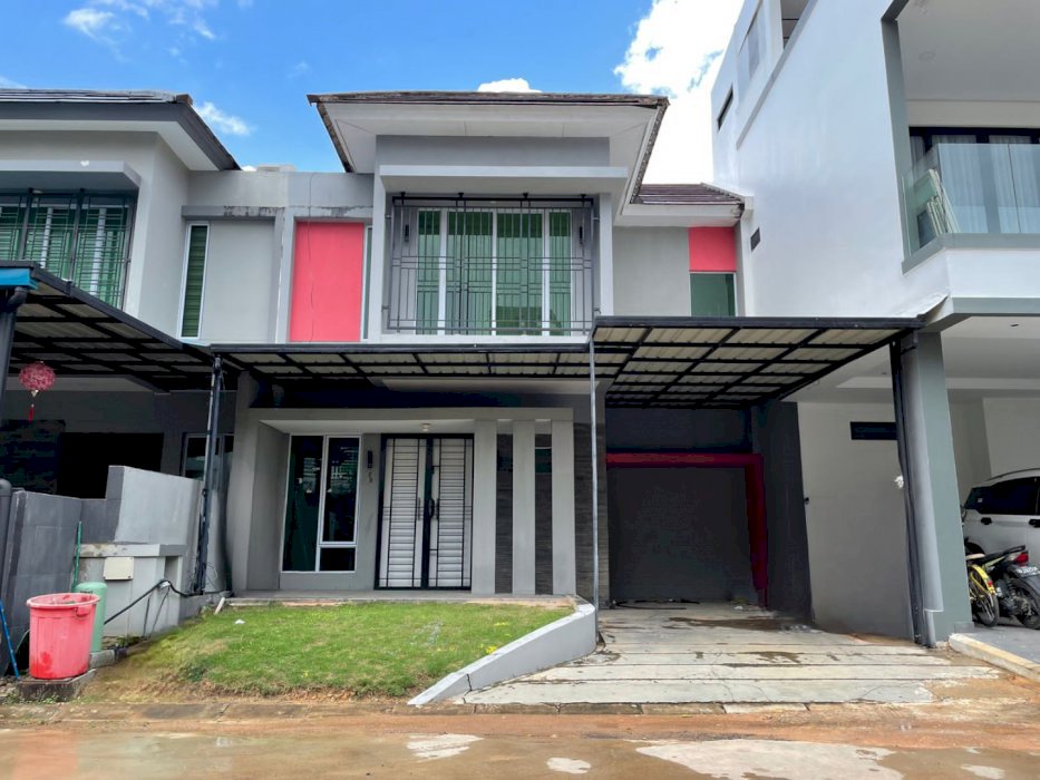 Dijual rumah siap huni lokasi strategis dekat mall