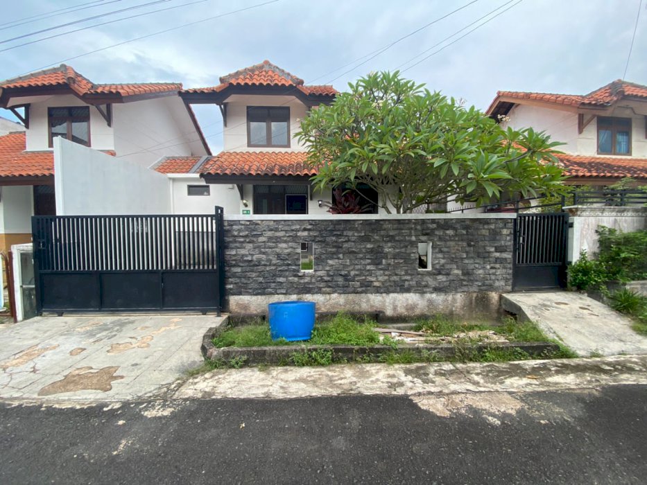 Dijual rumah siap huni lokasi strategis dekat mall di taman dutamas