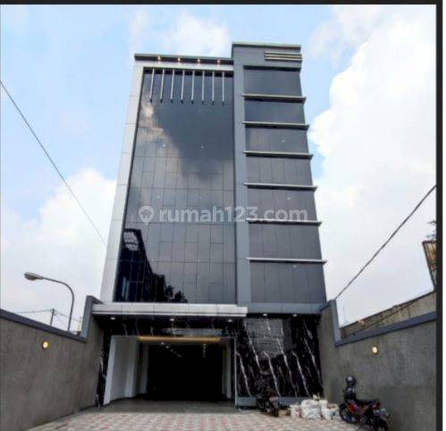 Gedung Kantor Mewah di Jalan Utama di Cawang LT 279 m2, LT 726 m2