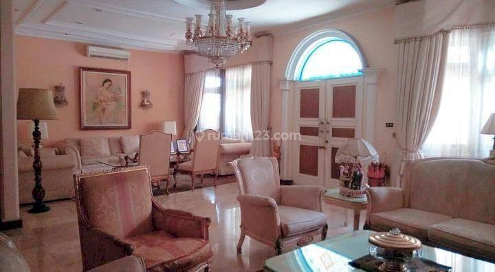 Rumah bagus dan nyaman di Jalan Teuku Umar, 2 Lantai, SHM