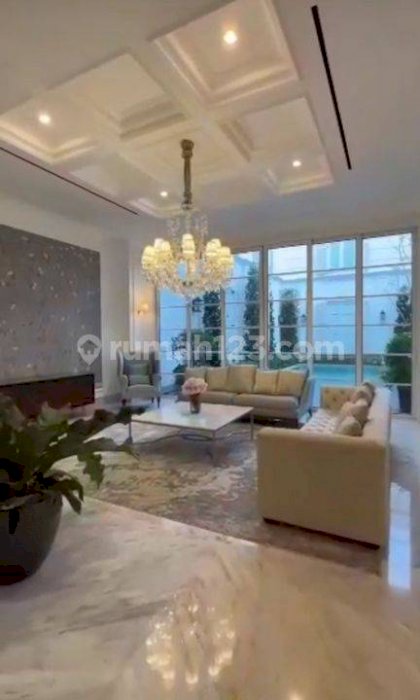 Rumah bagus, modern dan nyaman, 3 Lantai, di Jalan Lombok, SHM, hadap