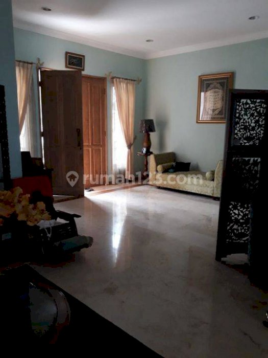 Rumah Bagus di Jalan Darmawangsa 2 Lantai SHM