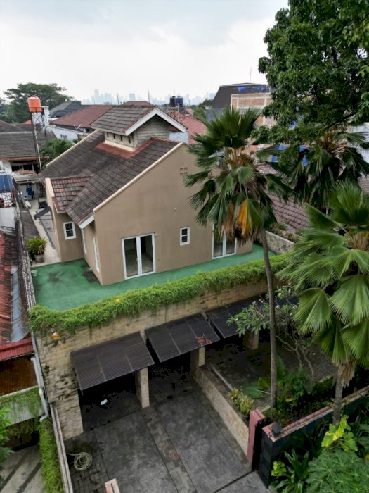 Rumah Bagus Area Elit Nuansa Dlm Komplek Pondok Indah, Jakarta