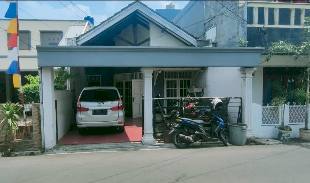 DI JUAL CEPAT RUNAH LAMA DI DALAM KOMPLEK PASAR MINGGU JAKSEL