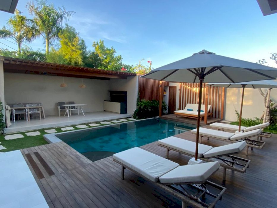 JUAL LUXURY NEW VILLA DI BUMBAK UMALAS