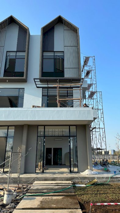 RUMAH BARU SURABAYA DKET MERR DP 5JT BISA LANGSUNG AKAD KPR RECOMENDED