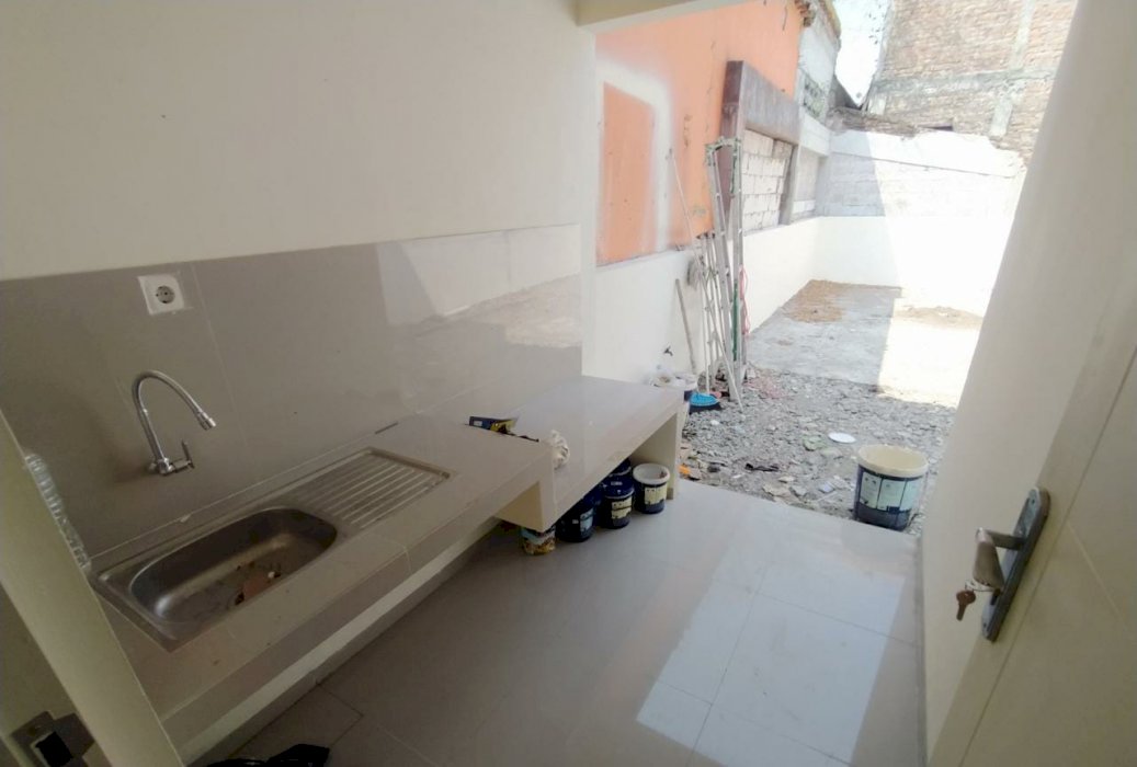 rumah rungkut asri dekat UPN bisa cash dan kredit