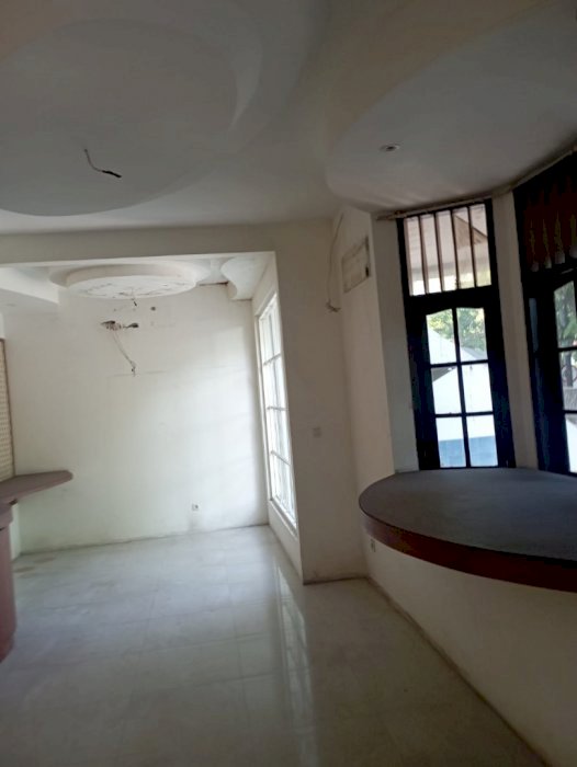 DISEWAKAN RUMAH 0JL RAYA TENGGILIS RUNGKUT SURABAYA DEKET UBAYA SIER