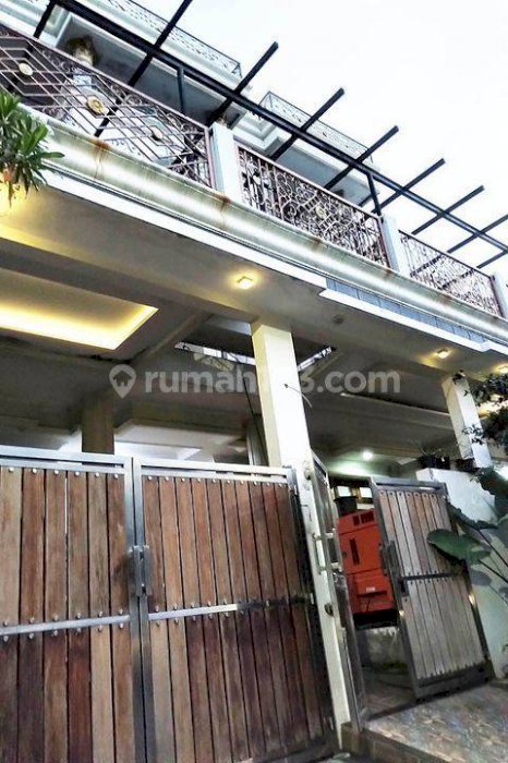 Rumah Gading Kusuma, Kelapa Gading Luas 331m2