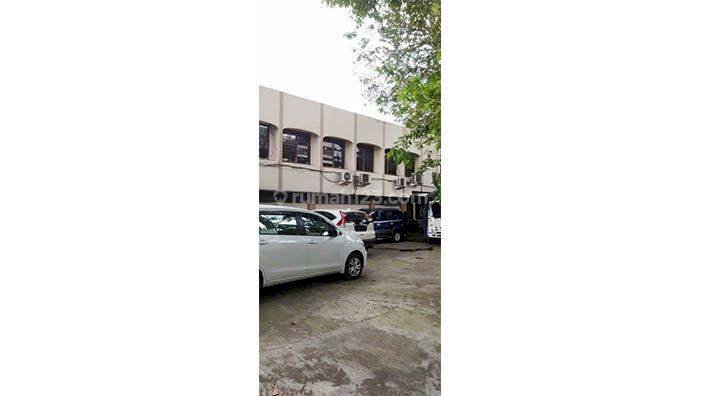 Gudang 1 Lantai Jl Makam, Kebayoran Lama, Luas 2221m2
